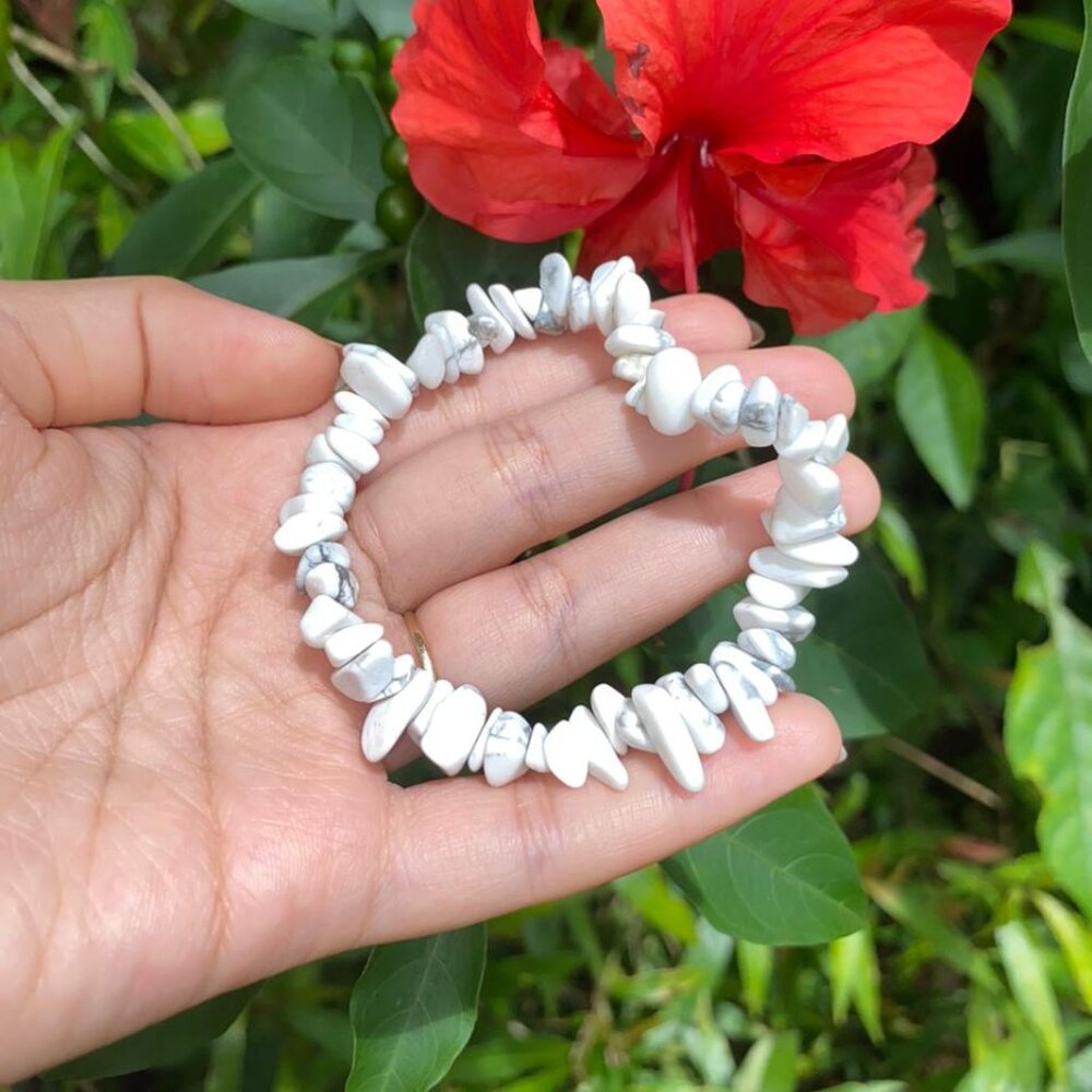 Howlite Chips Stretch Bracelet - Picture 1 of 1